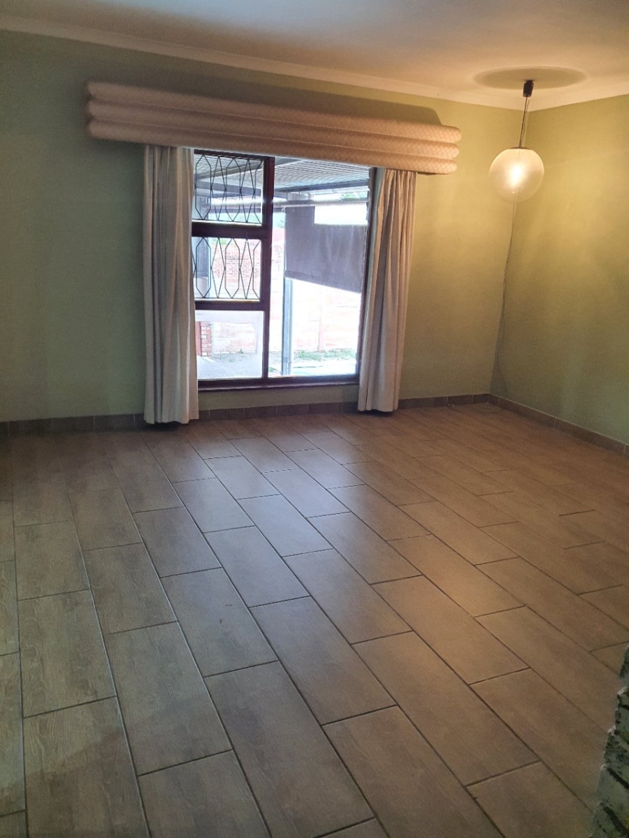 To Let 4 Bedroom Property for Rent in Azalea Park Eastern Cape